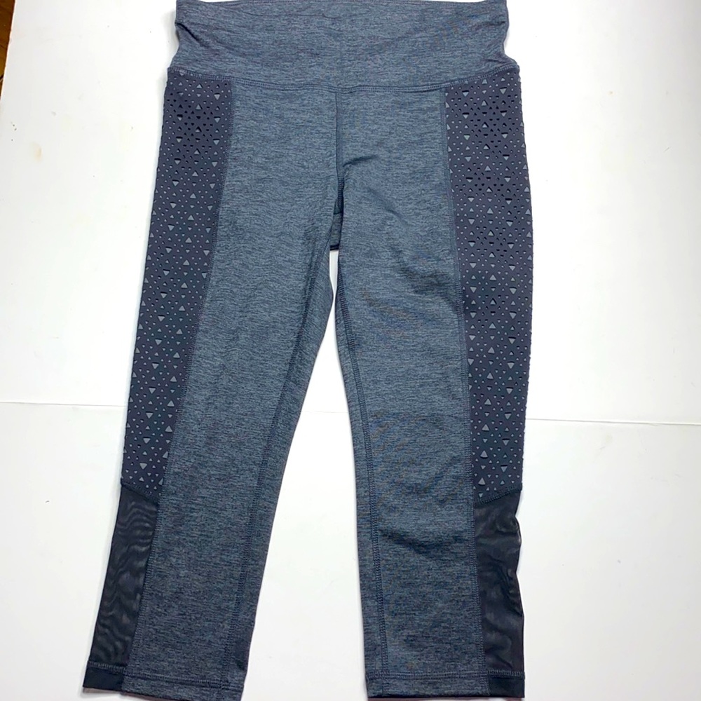 Xersion woman mesh leg black Capri leggings size M